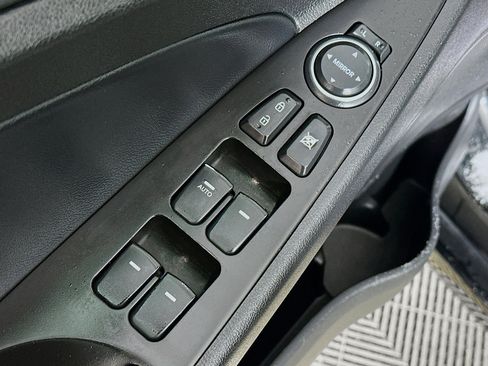 Used 2013 Hyundai Sonata SE image 17
