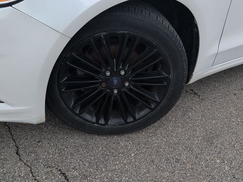 Used 2014 Ford Fusion SE w/ Equipment Group 202A FWD image 5