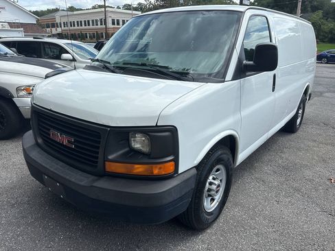 Used 2014 GMC Savana 3500 RWD image 2