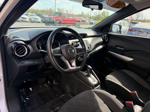 Used 2019 Nissan Kicks SV image 13