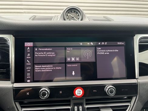 Certified 2025 Porsche Macan image 18