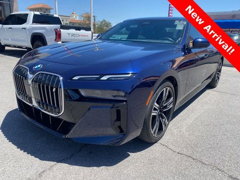 Used 2023 BMW i7 xDrive60 w/ Parking Assistance Package AWD/4WD image 1