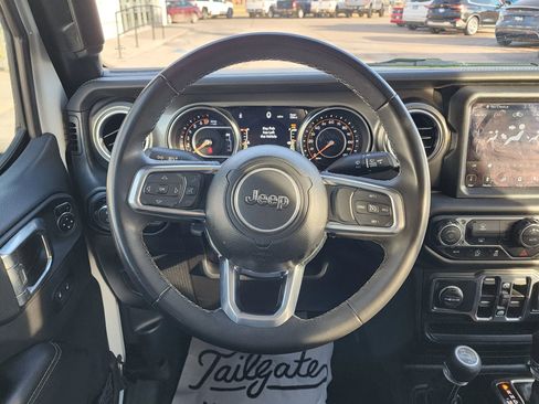 Used 2023 Jeep Gladiator Overland image 20