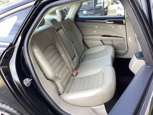 Used 2017 Ford Fusion SE image 30