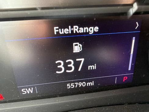 Used 2023 Cadillac XT4 Luxury w/ LPO, Onyx Lite Package FWD image 5