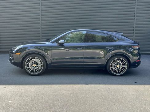 Certified 2022 Porsche Cayenne Turbo AWD/4WD image 2