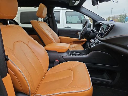 Used 2022 Chrysler Pacifica Pinnacle image 22