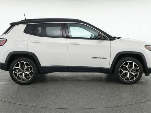 Used 2025 Jeep Compass Limited AWD/4WD image 11