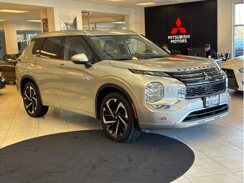 Used 2023 Mitsubishi Outlander SEL image 3