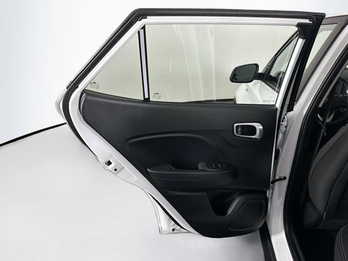 Used 2025 Hyundai Venue SEL FWD image 26