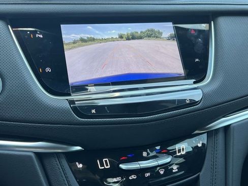 New 2025 Cadillac XT6 Luxury image 16
