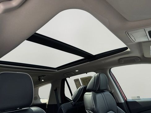 Used 2025 Honda Pilot Elite image 9