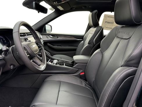 New 2025 Jeep Grand Cherokee Overland w/ Luxury Tech Group IV AWD/4WD image 9