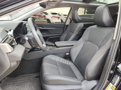 Used 2025 Toyota Camry XLE FWD image 13
