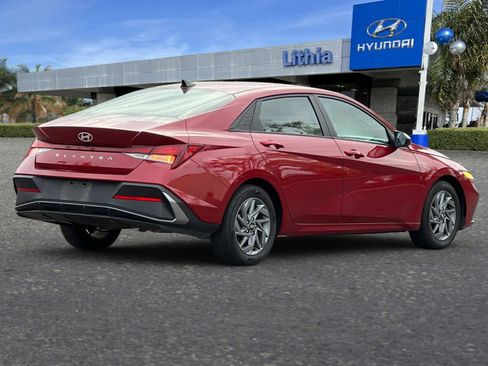 Certified 2024 Hyundai Elantra SEL image 2