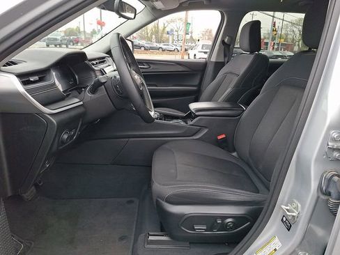 Used 2023 Jeep Grand Cherokee L Laredo image 14