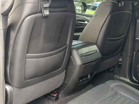 Used 2022 Cadillac Escalade ESV Sport Platinum AWD/4WD image 19