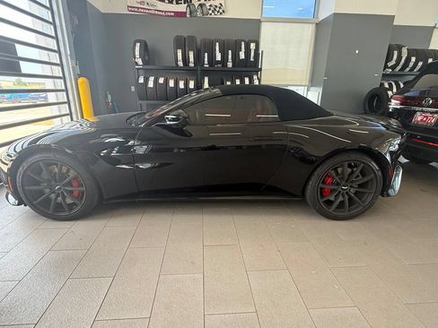 Used 2022 Aston Martin V8 Vantage Roadster RWD image 2