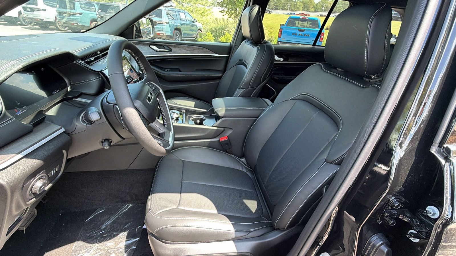 New 2027 Jeep Grand Cherokee Limited AWD/4WD image 17