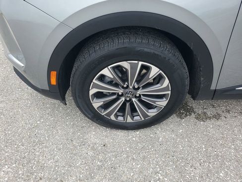 Used 2025 Buick Envision Preferred image 18