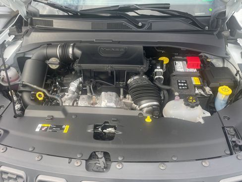 Used 2025 Jeep Compass Trailhawk image 32