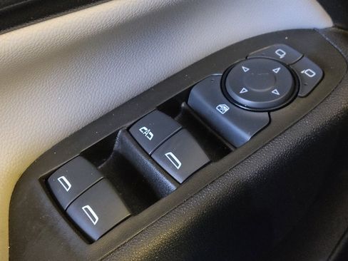 Used 2021 Chevrolet Equinox LS w/ LS Convenience Package image 27