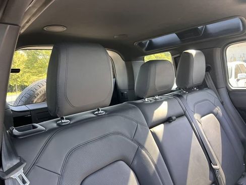 Used 2023 Land Rover Defender 110 SE AWD/4WD image 33