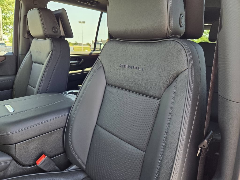 New 2026 GMC Yukon Denali w/ Denali Reserve Package AWD/4WD image 16