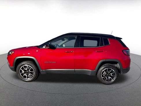 Used 2025 Jeep Compass Trailhawk image 7