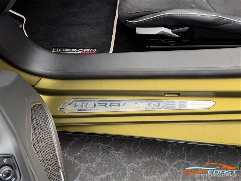 Used 2022 Lamborghini Huracan EVO RWD image 21