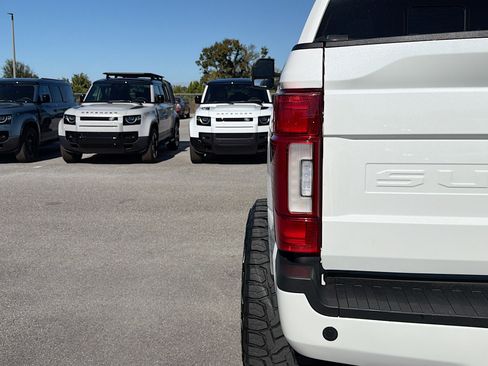 Used 2022 Ford F250 Lariat w/ Black Appearance Package image 10