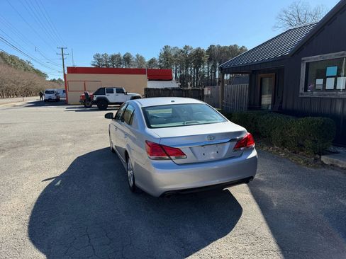 Used 2011 Toyota Avalon image 3