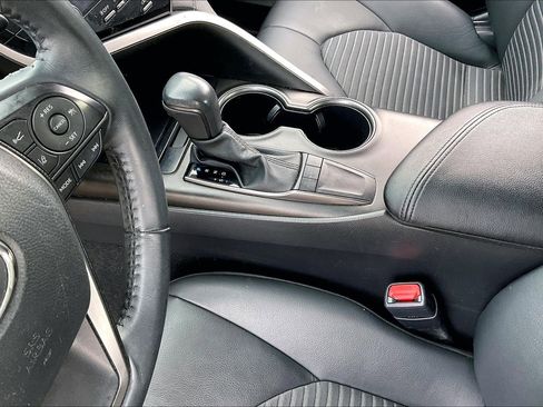 Used 2023 Toyota Camry SE image 14