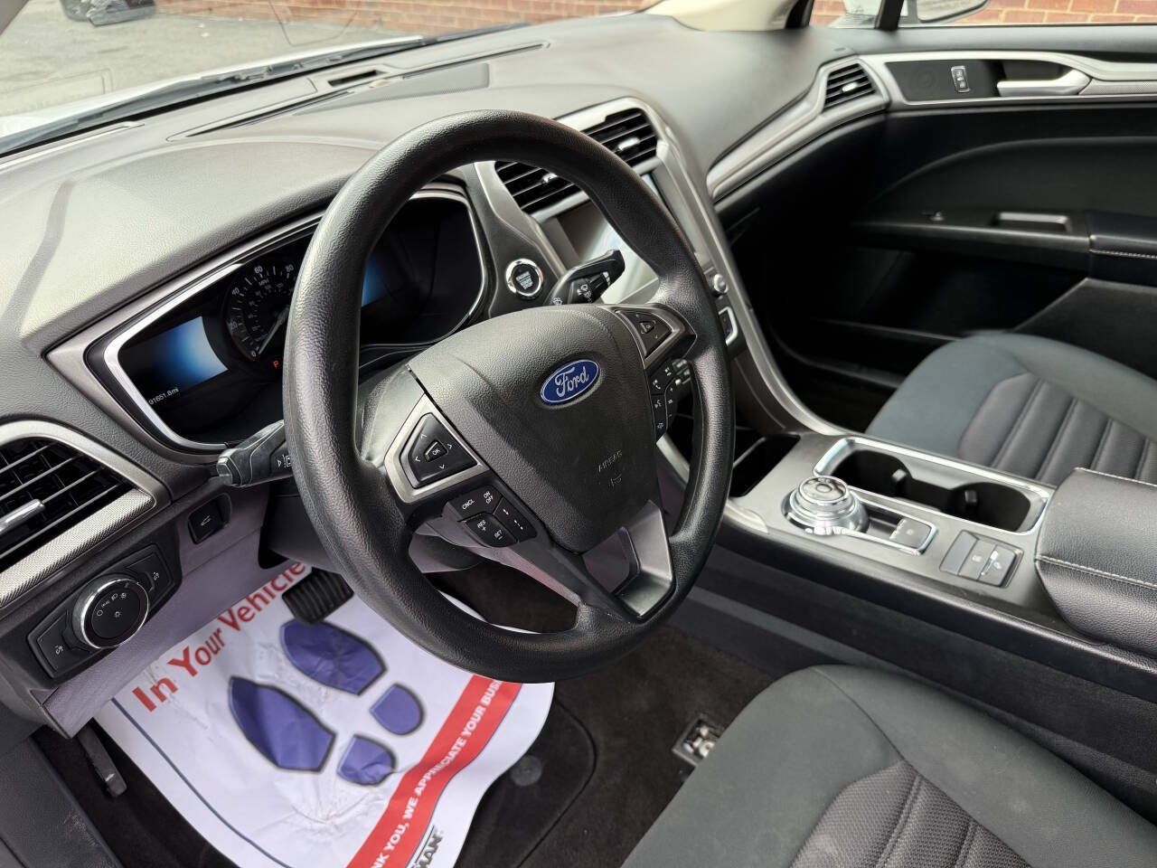 Used 2019 Ford Fusion SE FWD image 8