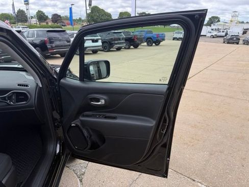 Used 2023 Jeep Renegade Altitude w/ Sun/Sound Group AWD/4WD image 16