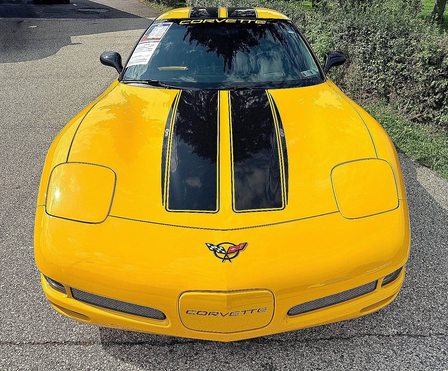 Used 2004 Chevrolet Corvette Z06 w/ Memory Package RWD image 11