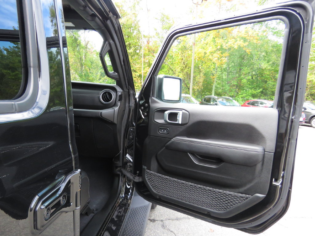 Used 2022 Jeep Wrangler Unlimited Sahara AWD/4WD image 12