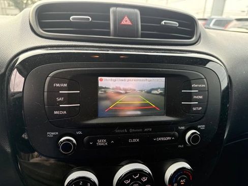 Used 2014 Kia Soul ! FWD image 17