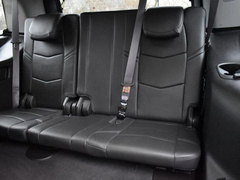 Used 2017 Cadillac Escalade Luxury image 41