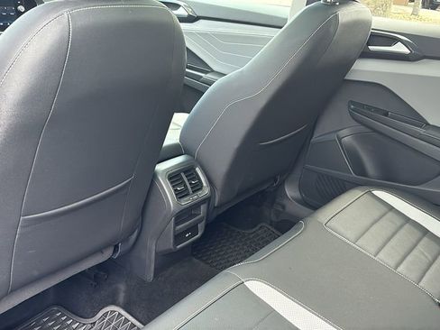 Used 2024 Volkswagen Taos SEL AWD/4WD image 29