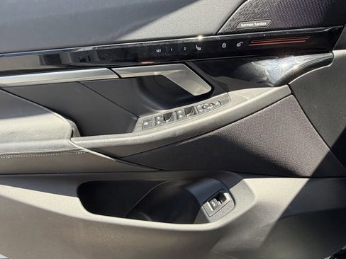 Certified 2025 BMW 530i RWD image 25