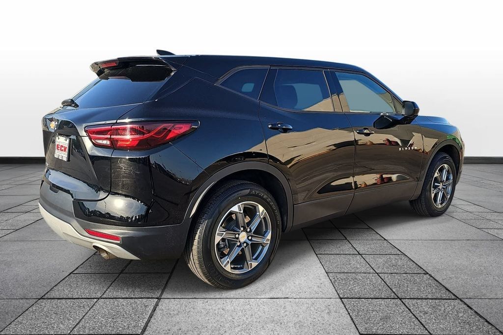 Used 2025 Chevrolet Blazer LT FWD image 5