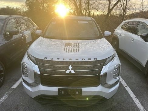 Used 2022 Mitsubishi Outlander ES image 4