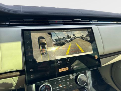 Used 2023 Land Rover Range Rover Long Wheelbase SE image 24