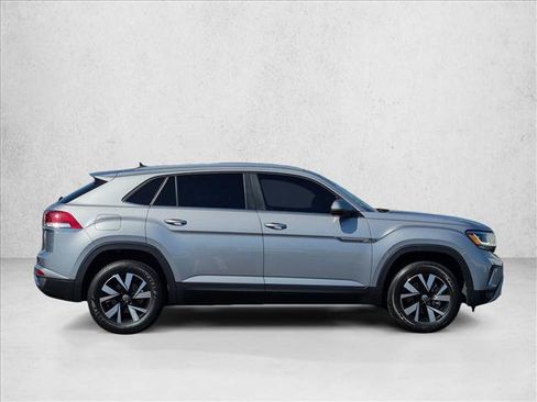 Used 2023 Volkswagen Atlas Cross Sport SE FWD image 5