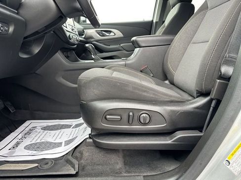 Used 2020 Chevrolet Traverse LT w/ LPO, Black Accent Package image 13