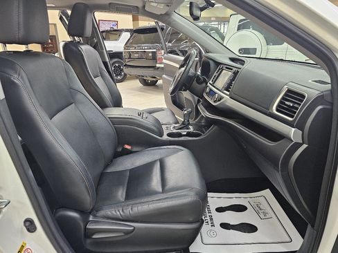 Used 2015 Toyota Highlander XLE AWD/4WD image 21