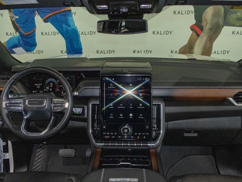 Used 2025 GMC Yukon Denali AWD/4WD image 3
