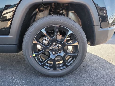 New 2026 Jeep Compass Latitude image 9