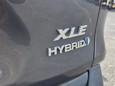 Used 2021 Toyota RAV4 XLE w/ Convenience Package AWD/4WD image 10